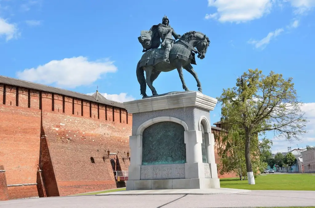 Denkmal für Dmitry Donskoy an den Wänden des Kreml von Kolomnana