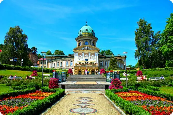 Unbeliebte, aber ausgezeichnete medizinische Resorts in Russland