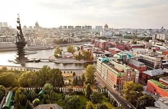 How to find a hotel in Moscow