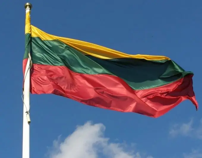 Làm thế nào để điền vào một thị thực đến Lithuania