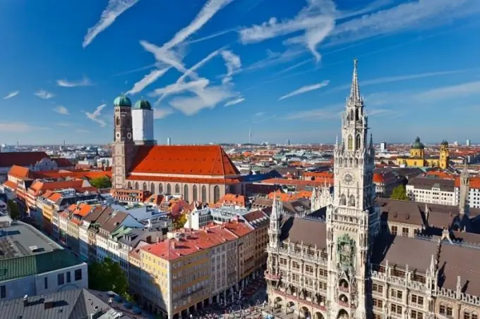 Yuav ua li cas mus rau Munich