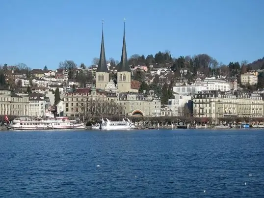 De beaux endroits en Suisse: le lac de Zurich